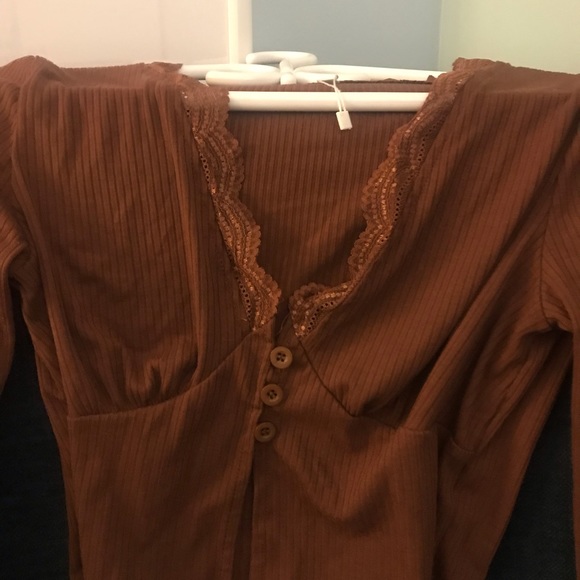 🌻 Brown Button Down Lace Trim Lettuce Edge Top - Picture 2 of 2